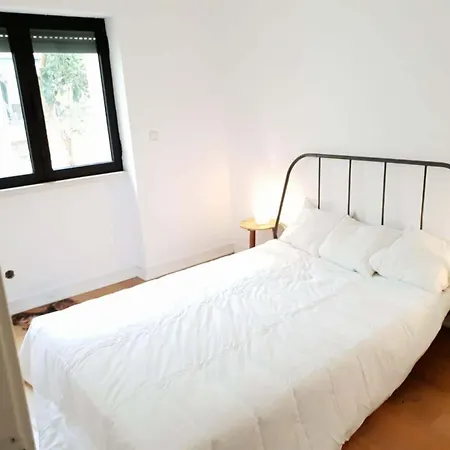 & Spacious 6-bedroom